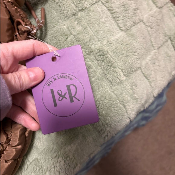 Iris and Rainbow Quilted Tan Shoulder Bag - Picture 4 of 4